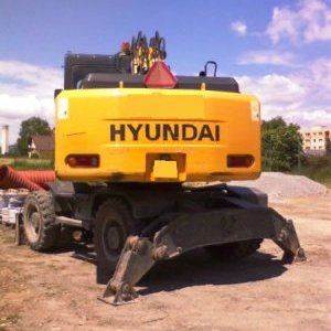 foto 18t Hyundai 170 legs excavator